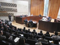 EL TEPJF revocó la determinación del IFE, que declaró fundado un procedimiento contra el Presidente Calderón. ARCHIVO  /