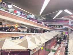 En el mercado San Juan de Dios, 18 de los dos mil 844 locales están cerrados tras haber sido asegurados por la PGR.  /