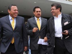 Jesús Zambrano (i), Camerino Márquez (c) y Ricardo Monreal (d) acudieron al IFE para solicitar el recuento total de los votos. ARCHIVO  /