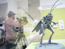 La muestra incluye bocetos y modelos a escala de los protagonistas de las películas de Pixar. En la imagen un modelo de Bichos. EFE  /
