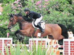 El jinete Alberto Michán, a lomos de ''Rosalía La Silla'', forma parte del equipo mexicano que competirá en Londres 2012.  /