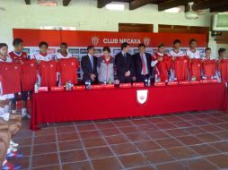 Todo el plantel asistió a la presentación para dejar claro su unidad rumbo al Apertura 2012. Imagen de @necaxaoficial. ESPECIAL  /