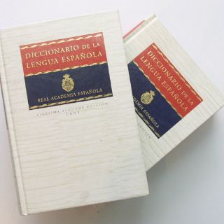 Señala Fundéu BBVA: 'discrepar de', no 'discrepar con'