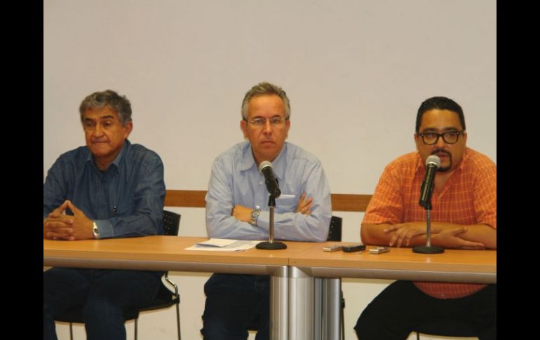 Presentación del acuerdo al que llegó el sindicato del Cobaej con el director del plantel José Antonio Cabello Gil.  /
