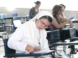 Maestras presentan la Evaluación Universal en la Secundaria José Vasconcelos.  /
