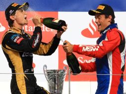 Gutiérrez (izq) celebra la vitctoria junto con Palmer (der), quien quedó en el tercer sitio. ESPECIAL  /