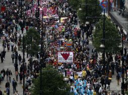 La marcha por el Orgullo Gay de hoy en Gran Bretaña contó con una nutrida asistencia. EFE  /