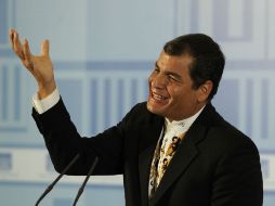 El jefe de Estado ecuatoriano se solidarizó con los familiares de periodista asesinado. ARCHIVO  /