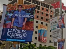 Propaganda electoral a favor de Henrique Capriles en Caracas. EFE  /
