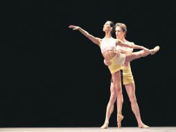 VARIEDAD. El repertorio elegido por la bailarina mexicana incluyó anoche piezas clásicas, neoclásicas y contemporáneas.  /
