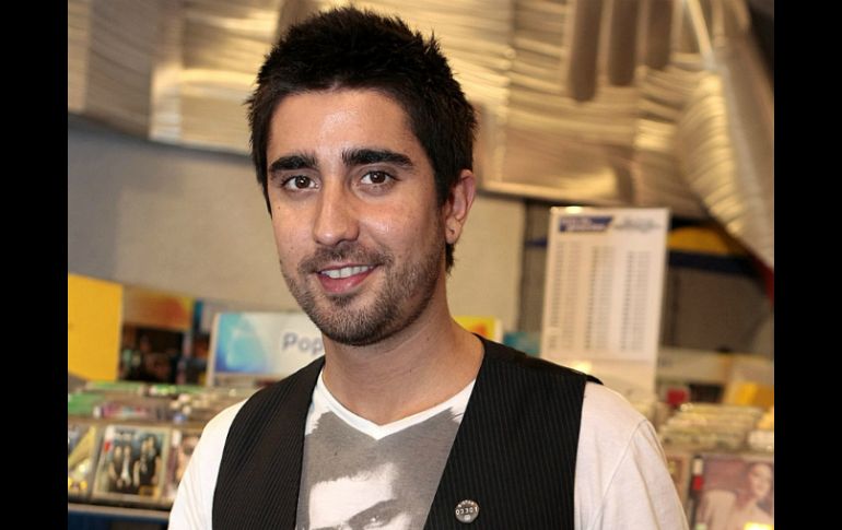 El cantante publicó en su cuenta de Twitter la feliz noticia. ARCHIVO  /