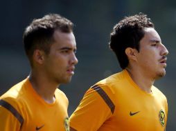 Adrián Aldrete y Efraín Juárez, dos de los nuevos refuerzos del América para este torneo, intentan ser titulares. ARCHIVO  /