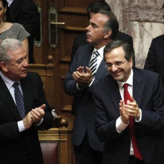 Mayoría en el Parlamento griego apoya a Samarás