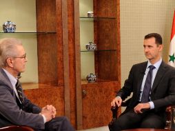 Bashar al-Assad hablar con el autor alemán y experto de la región del Oriente Medio Todenhoefer Juergen (I). AFP  /