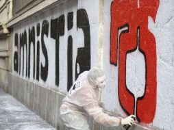 ETA reclama especialmente una amnistía para sus presos, unos 700 que cumplen condena en cárceles españolas y francesas. ARCHIVO  /