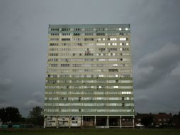 Los residentes de los apartamentos fueron a la corte el lunes en un intento por detener que las azoteas fueran utilizadas como bases.AP  /