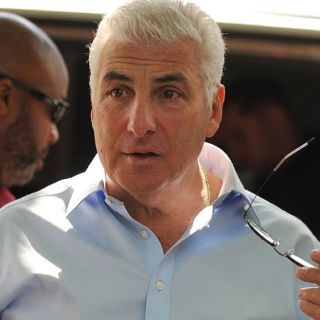 Padre de Amy Winehouse recurre a espiritistas para contactar a su hija