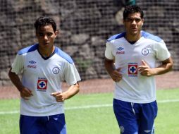 Omar Bravo (i) y Javier Orozco (d) trabajan para ser los hombres gol de Cruz Azul en el Torneo Apertura 2012. MEXSPORT  /