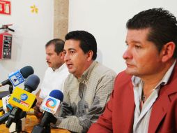 Rueda de prensa de (izq a der) Bruno Macías de Panal, Gabriel Perez de Movimiento Ciudadano y Alan Flores del PAN.  /