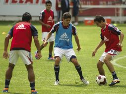 Tras una sesión de video, el cuadro tapatío entrenó bajo las órdenes de John Van't Schip y la mirada de Jorge Vergara.  /