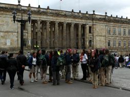 Los expedicionarios de la Ruta Quetzal BBVA llegaron hoy a Madrid procedentes de Colombia. EFE  /