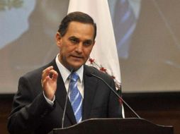 Ayer, el cabildo local le ordenó a Larrazabal Bretón que terminara su periodo en la alcaldía hasta el próximo 31 de octubre. ARCHIVO  /