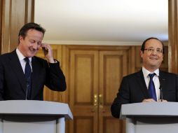 El primer ministro de Reino Unido, David Cameron, y el presidente francés Francois Hollande prometieron una estrecha colaboración. EFE  /
