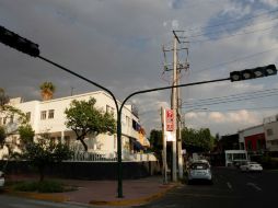 Vialidad reporta que todos los puntos donde hay semáforos apagados, presentan complicaciones en la circulación de vehículos. ARCHIVO  /