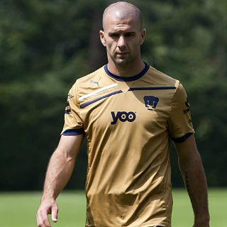 Villa arremete contra 'pacto de caballeros'