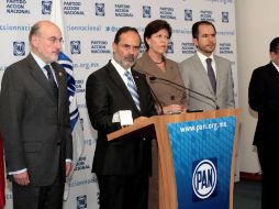 El PAN sana las heridas que dejaron los comicios mediante análisis al interior, como el que hizo el CEN del partido ayer. ARCHIVO  /