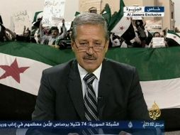 Nauaf al Fares pidió al Ejército sirio que siga su ejemplo ya que el régimen lo usa como una herramienta de represión. EFE  /