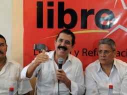El ex presidente hondureño, Manuel Zelaya, durante una conferencia de prensa. AFP  /
