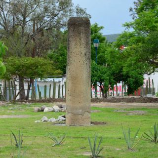Columna zapoteca vuelve a la Zona Arqueológica de Mitla