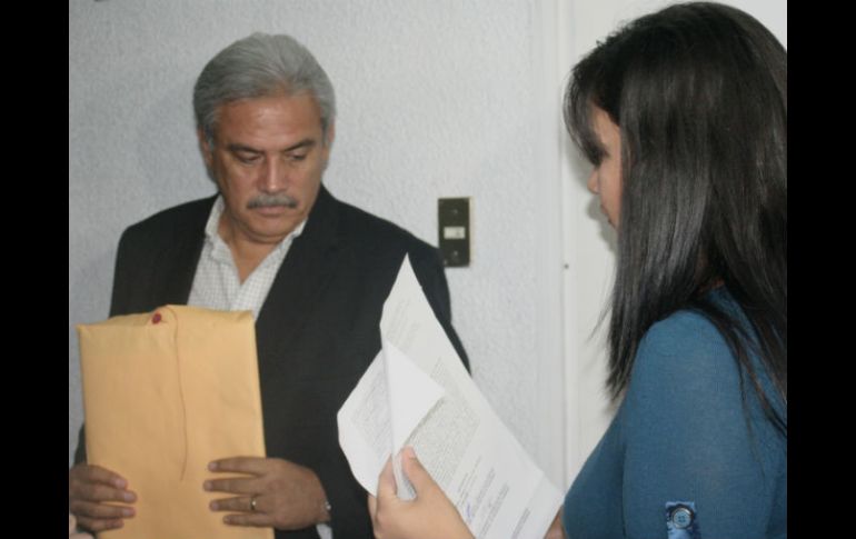 Alberto Cárdenas Jiménez acudió esta noche al IEPC a interponer el recurso de inconformidad.  /