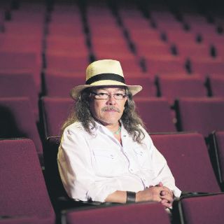 Una visión del humor corrosivo de  Alejandro Colunga