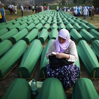 Interrumpen juicio por genocidio a Mladic, es hospitalizado