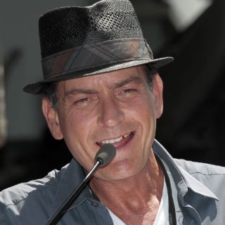 Charlie Sheen dice no sentirse latino