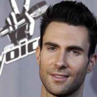 Adam Levine rechaza a concursante por interpretar tema de Chris Brown