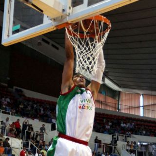 Ayón y el Magic de Orlando jugarían en México