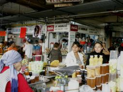 Los mercados compiten contra las tiendas de autoservicio que se extienden rápidamente por la ciudad. ARCHIVO  /