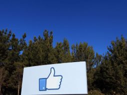 Facebook y otras páginas de Internet facturan cinco mil millones de euros al año en Francia. ARCHIVO  /