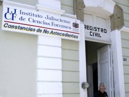 Filas sobre independencia y Pino Suárez. La espera puede llevar hasta dos horas en la oficina del Registro Civil número 4.ARCHIVO  /