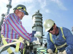 Hugo Chávez decidió suspender el suministro de crudo a Paraguay, luego de que se destituyera al presidente Fernando Lugo. AP  /