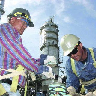 Acusan a Chávez de usar el petróleo para chantajear a países vecinos