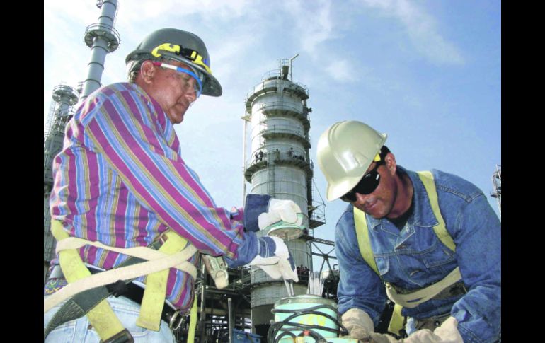 Hugo Chávez decidió suspender el suministro de crudo a Paraguay, luego de que se destituyera al presidente Fernando Lugo. AP  /