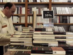 Títulos de Collins aún se mantiene en Alemania y México. ARCHIVO  /