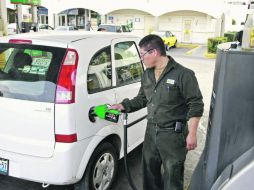 Según Pemex Refinación, México ocupa el cuarto lugar mundial en el consumo de gasolina, con unos 127 millones de litros diarios.  /