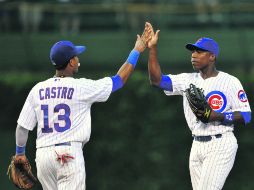 CONTENTOS. Alfonso Soriano (der.) y Starlin Castro se felicitan, tras el partido en donde vencieron a Arizona. AP  /