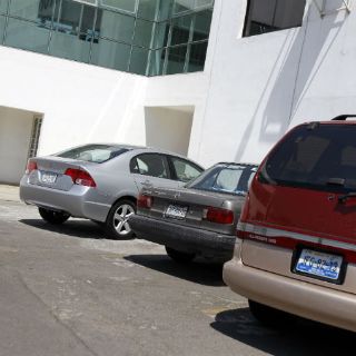 Van 451 autos retirados por adeudos fiscales