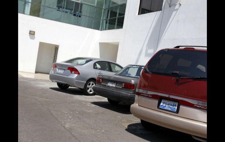Pese a que en este año se elimina el pago de la tenencia, los automovilistas que tengan deudas atrasadas deberán liquidarlas. ARCHIVO  /